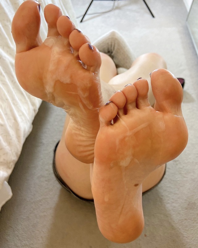 groovyrascalcalzoneprune:subxxxplorer:hubbyroy-deactivated20211206:cocksman5:Tasty frosted soles!!You haven&rsquo;t lived until you&rsquo;ve licked your cum off of your Goddess&rsquo; feet ♥️I would so lick her feet clean and swallow every drop of
