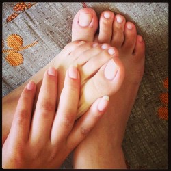 solecityusa:  Ready to get painted :) #feet #feetfetish #feetlovers #beautifulfeet #toes #hands #nails #cleanfeet #barefoot #barefeet #naturaltoenails #natural #sexy #prettyfeet #footfetishgroup (adoremyfeet)