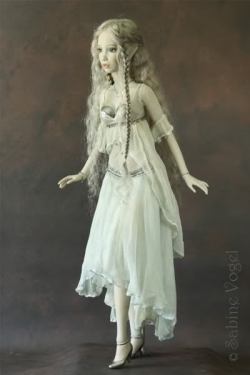 hazedolly:  &ldquo;Fee&quot;  One of a kind porcelain ball-jointed art doll by German artist Sabine Vogel. Source 