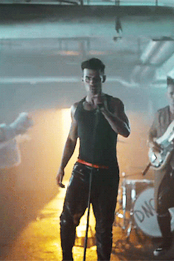 zacefronsbf:  DNCE - Body Moves 