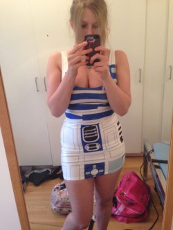 lilperv16:  Drunken purchases aren’t always a bad thing . Love my r2d2 dress!  My favorite set by far