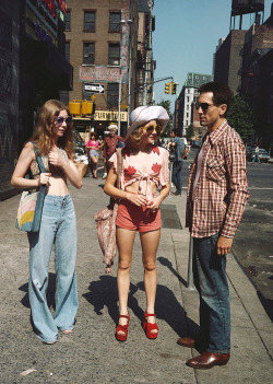 vintagegal:  Steve Schapiro photographs the making of Taxi Driver (1976) 