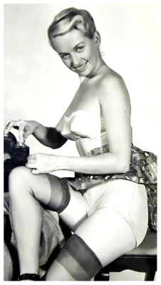 Dixie Evans          aka. “The Marilyn Monroe Of Burlesque”.   From a very early Nudie-Cutie photo set..  