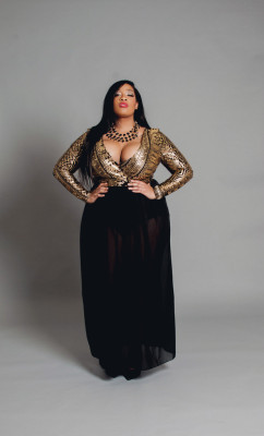 misscarty:  plussizeebony:  Essie Golden in Pop Up Plus After Glow Deep “V” Sheer Dress    I need that now!  So flossy!