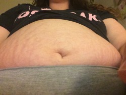biggirlsarecuter: stonedsummer7:  This cute little belly button can now be viewed at www.manyvids.com/Profile/515418/StonedSummer/  (P.S.) Priced cheaper than my clips4sale site currently- prices will change soon!  If you can’t buy, go check it out
