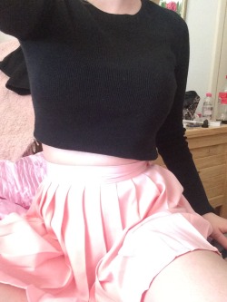 5ftcute:  i’m obsessed w this skirt haha 