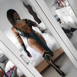 cosplay-galaxy:Jade from Mortal Kombat, by Nami Swan