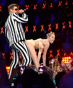 Robin Thicke &amp; Miley Cyrus. ♥  Fuck yeah! ♥