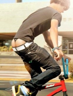 Cameron wears thongs 