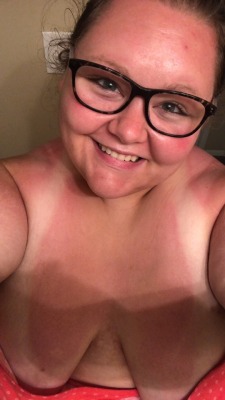 bigxgirlsxlovexsex: I got some serious sun this last weekend…today, I’m home and ridiculously horny. Please help me fill that tight fluffy pussy…