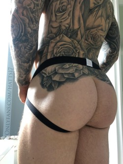 rampant-chaos-your-reality:  God bless this ass 🙌🏻