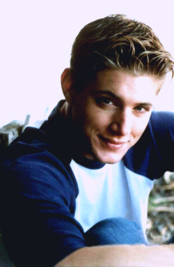 deandrivesmycar:  Adorable. Jensen Ackles circa 1998 