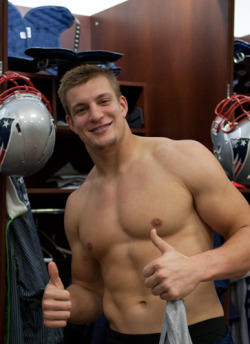 jockbrad:  reason number 20 to love locker rooms…interviews with shirtless Gronk…  Rob Gronkowski  Follow me for those hot n sexy athletes … swimmers, wrestlers football players … in their cock n ass fitting, skin tight gearhttp://jockbrad.tumblr.com/