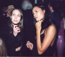 semitics:  loe89v:  fieldsoflight:  Fiona Apple and Thandie Newton, 2000  wtf theres a cropped picture of just fiona of this. ..theyre holding hands this should never be cropped   @cedargorl