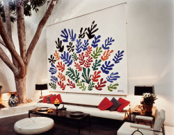 wandrlust:  Henri Matisse’s final commission La Gerbe (1953) installed at the A. Quincy Jones designed Brody House. 