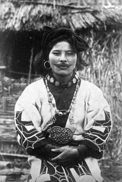 indigenouswisdom:  The Ainu are an Indigenous people of Hokkaido in Japan, and the Sakhalin and Kuril Islands of Russia. DNA evidence demonstrates that the Ainu are direct descendants of the Jōmon, an ancient people who inhabited Japan and the Russian