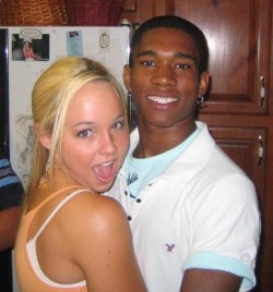 teen-interracial:  Another cool teen interracial couple.