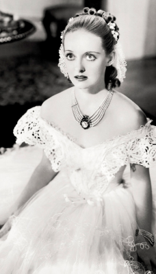 She’s got Bette Davis eyes (Bette Davis as Julie in “Jezebel”, 1938)