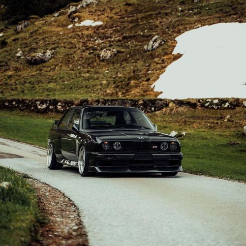 untouchvbles:  BMW M3 (E30)