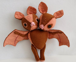 womanwithaknife:  figdays:    Two-Headed Bat Plush //  themagicalbat    @infosession 