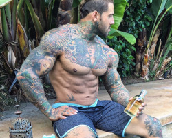 muscles-and-ink:    Michael Giovanni‏  