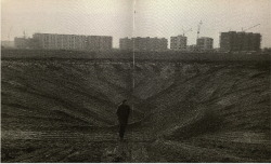istmos:  Michael Heizer , “Munich Depression”, 1969, Perlach, Munich, Germany 