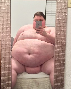dodisuper:  pingtee:  Man!!! Did I have a feeling weekend I work up this morning and was still stuffed! I need more help me get bigger guys! Send me a message if You can help  Fat pad sexy