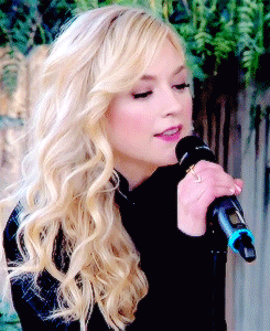 lucecarlyle:  Emily Kinney performing ‘Never Leave L.A.’ on the Home &amp; Family show 