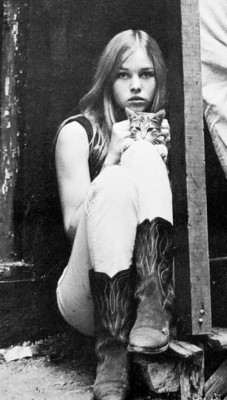 the60sbazaar:  Michelle Phillips of the Mamas and the Papas with a cute kitty 