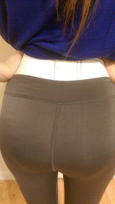 sweetdreams75: babyarielly:  daddyandy4613:  Just got back from the store :)  Baby got back! ;)   love this curvy butt very nice 