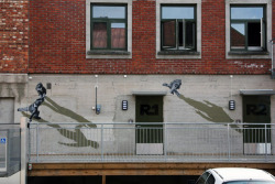 Walkin’ the wall (awesome street art in Norway)