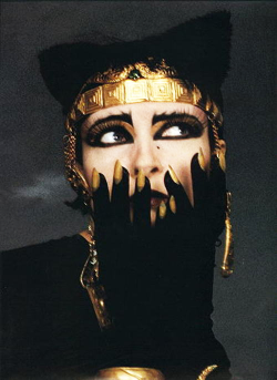 lilynorton:  Derek Ridgers,  Siouxsie Sioux as Bastet, the Egyptian cat goddess, 1988
