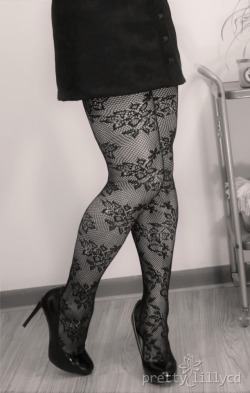 prettylillycd:  One last look at my lace tights.