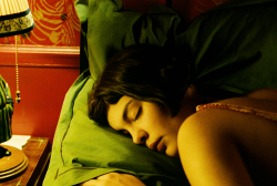 grandefilms:  “It’s better to help people than garden gnomes.” Amélie (2001)
