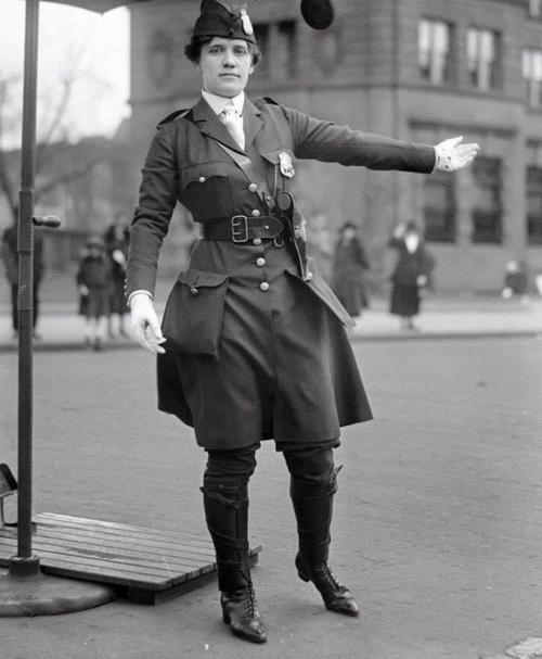 blondebrainpower:  Leola N. King, one of thirty American female traffic cops hired in Washington D.C., 1918  