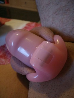 chastityboy1996:  Total virgin, never been in a pussy and no one has been in mine :O 