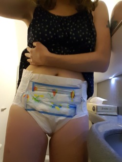 pumpk1ncupcake:  Wearing plane diapers on a plane   