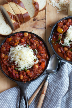 wisconsincheese:  Planning a family camping trip? Make the cooking easy and bring along Camper’s Turkey Chili with Farmer’s Cheese to reheat over your campfire!