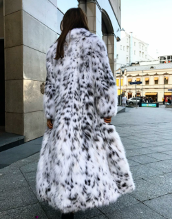 monclermimosa: Lynx 👑💎 I spied it there on the rack.  It called to Me. I have a keen eye for the best. The softness, the thickness. The flawless transitions of the pelts and tailoring.&ldquo;How many?&rdquo; I asked.The owner, a bit confused, replied