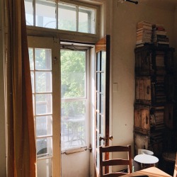 helloancolie:My friend’s apartment is too pretty! ✨