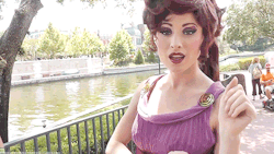 slbtumblng:  disneyineveryway:  Megara meeting in Epcot, video by Disney LifeStyler [x]    &lt; |D