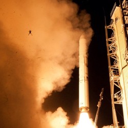 scienceheaddesk: A still camera on a sound trigger captured this intriguing photo of an airborne frog as NASA’s LADEE spacecraft lifts off from Pad 0B at Wallops Flight Facility in Virginia. The photo team confirms the frog is real and was captured