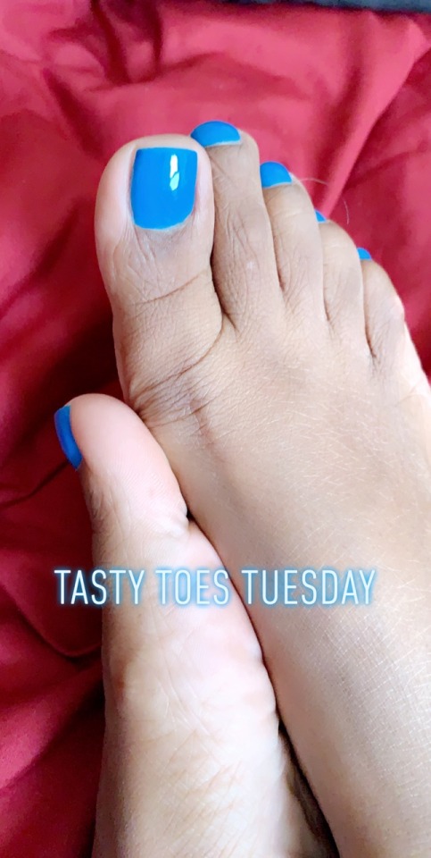 kinkysista6969: Toe Tasting Tuesday&hellip;..I was told they look like M&amp;Ms💙. Whatchu think😉???#toe #tasty #yummy #lickable #suckable #delectable #perfect #blue  My fav!