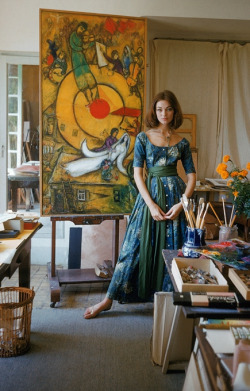 retroluxe:  Ivy Nicholson in Marc Chagall’s Venice studio by Mark Shaw, 1955