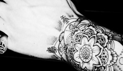 zayncl: Zayn + wrist tattoo