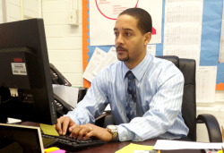 youngblackandvegan:  blackmanonthemoon:  weedeeonetime:  crackerhell:  goodstuffhappenedtoday:   How A Middle-School Principal Persuaded Students To Come To School   by David Kestenbaum  Shawn Rux took over as principal of MS 53, a New York City middle
