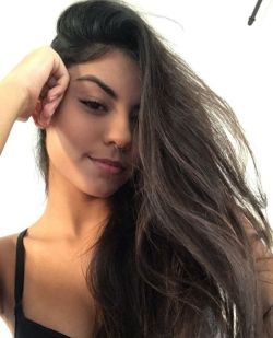Daniela (18 Photo)