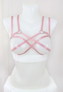 michellemoe:  BABYMOÈ sara harness antique pink   The elastic satin bands can be moved in different styles too ! 