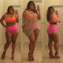 tbass45:  sourcedumal:eurotrottest:eslamy:her page : Laura LeeYaaaaass  I need all these outfits. Like now  Don’t usually like'em this big, but she is sexy as hell  Sexxxy thick
