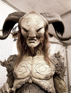 evilnol6:  .Doug Jones in the Faun costume during the filming of “Pan’s Labyrinth” (Spanish: El laberinto del fauno) written and directed by Guillermo del Toro 